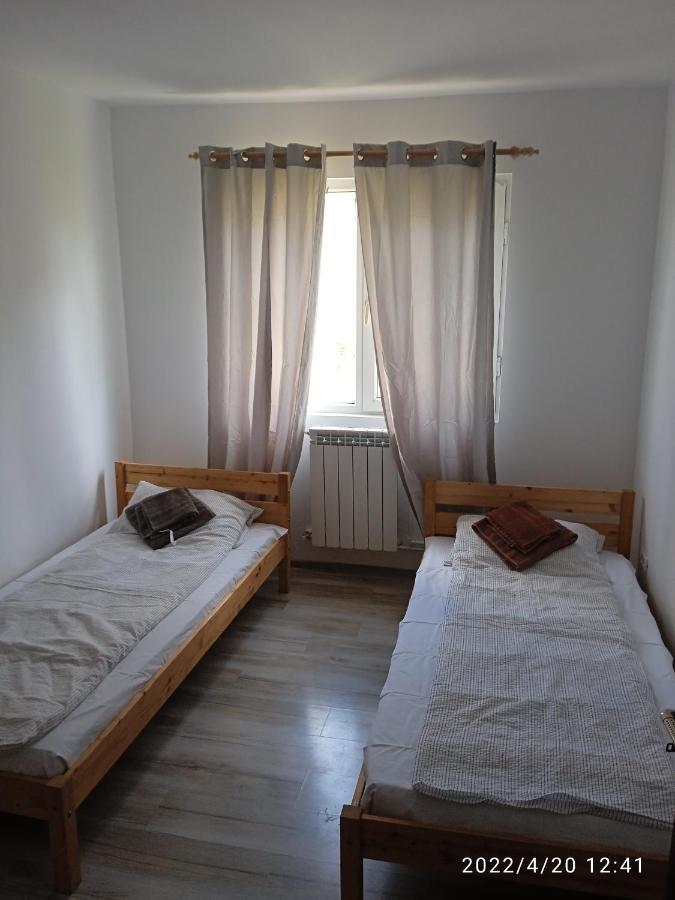 4 Rooms Apartment Tulcea Bagian luar foto